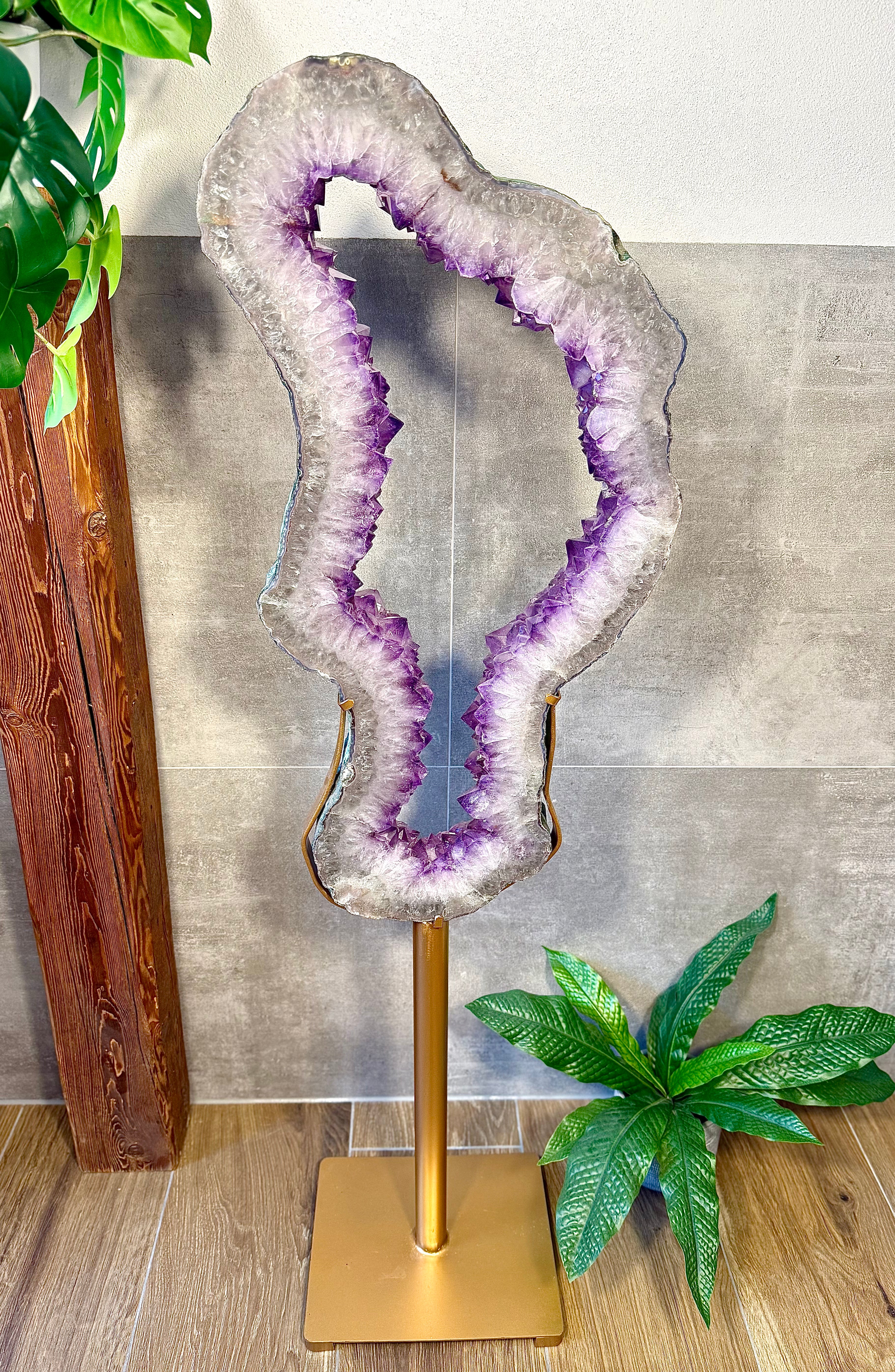 Meisterstück Nr. M8 | Amethyst Portal auf Standfuß