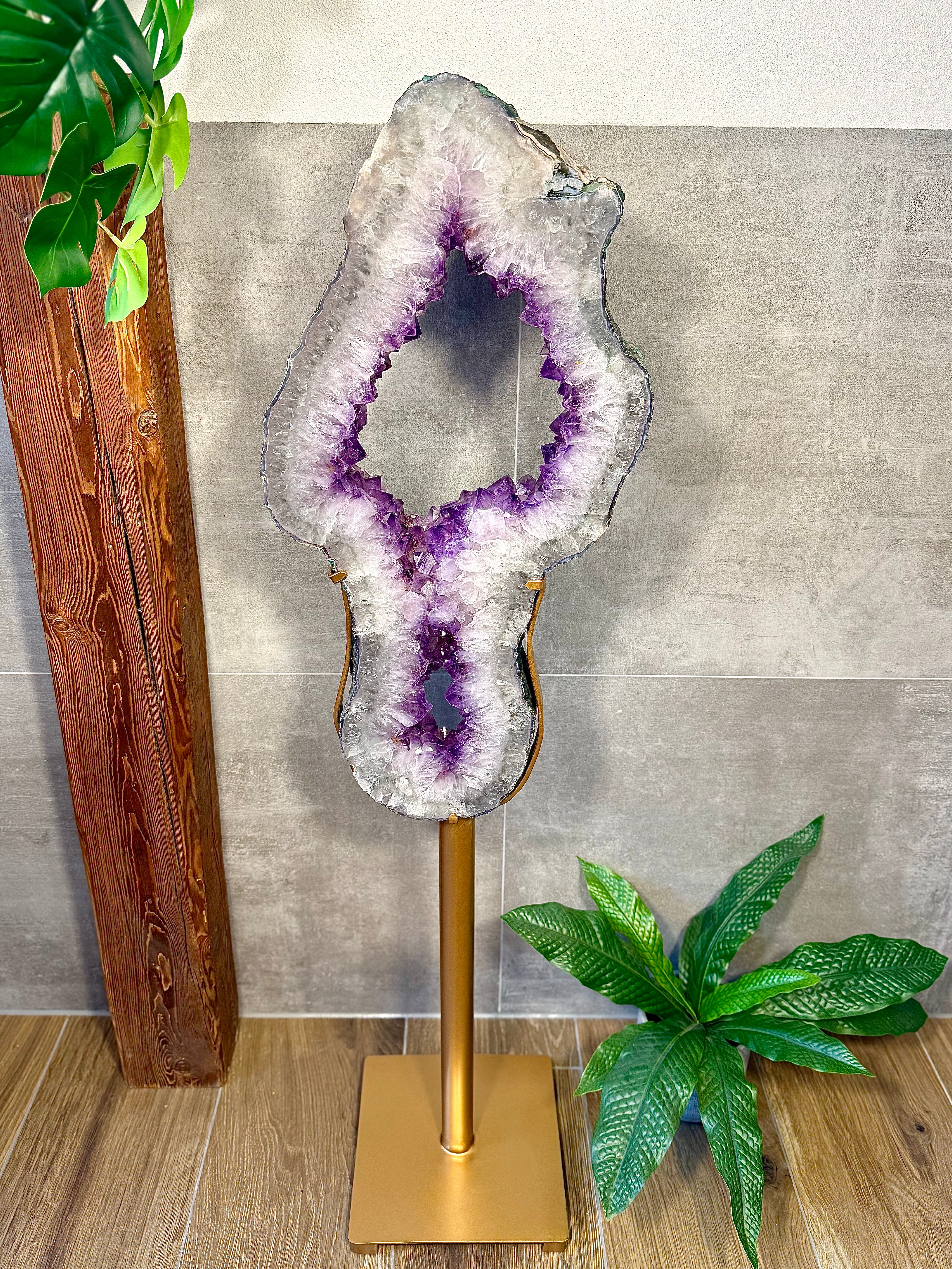 Meisterstück Nr. M9 | Amethyst Portal auf Standfuß