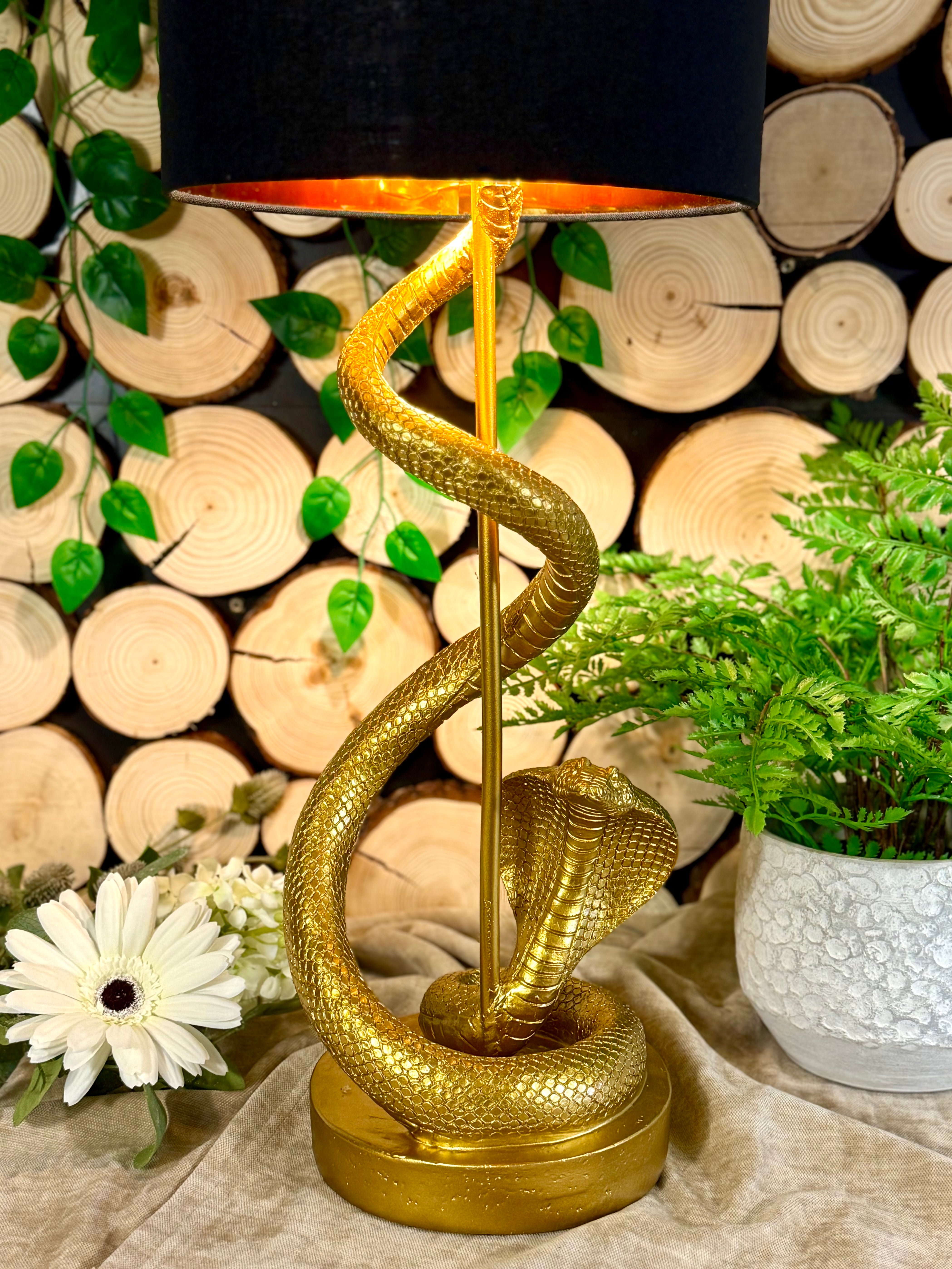 Lampe | Goldene Cobra - Licht mit Biss