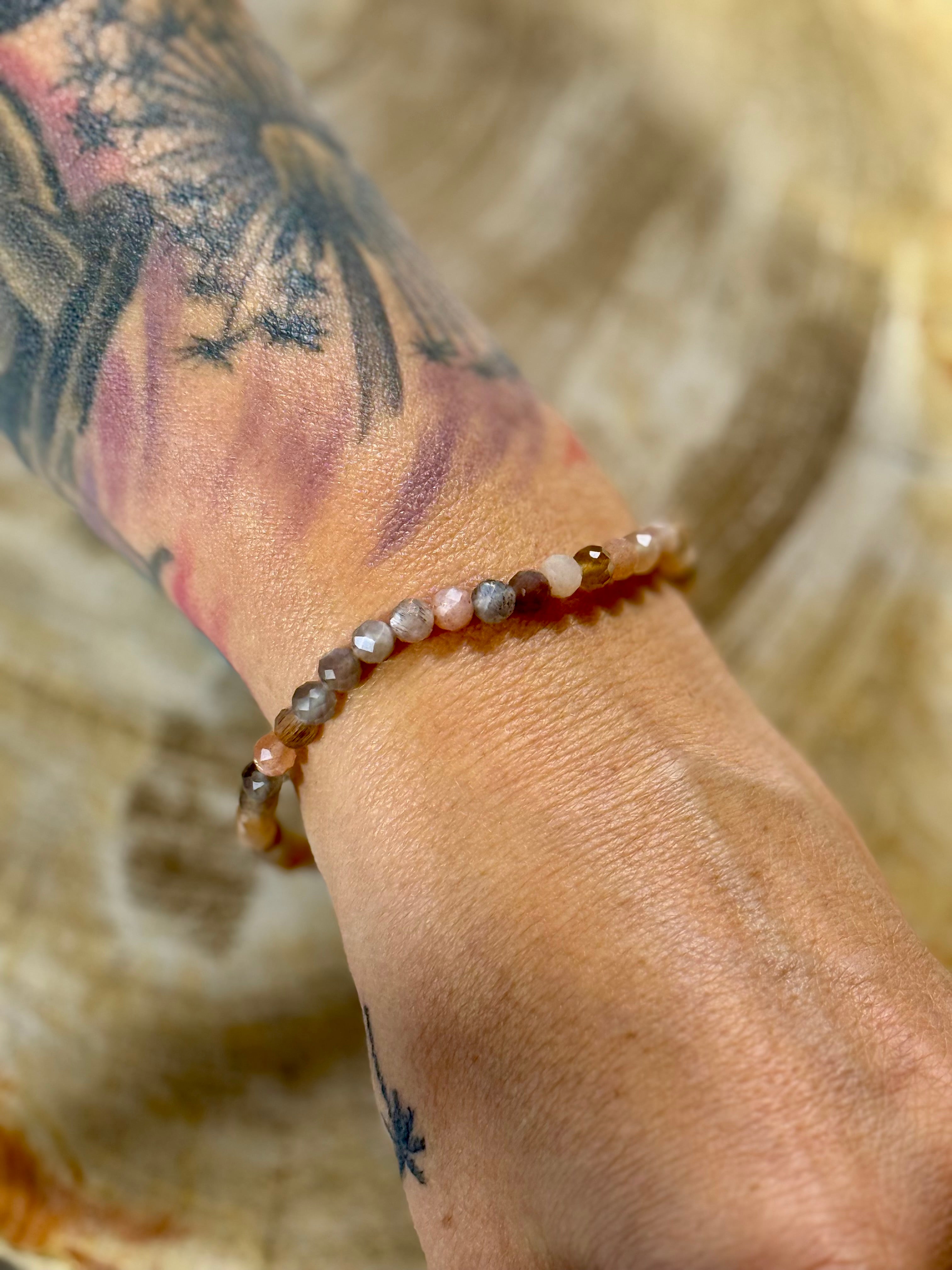 Mondstein braun | Armband (facettiert) mit runden Steinen (3mm)