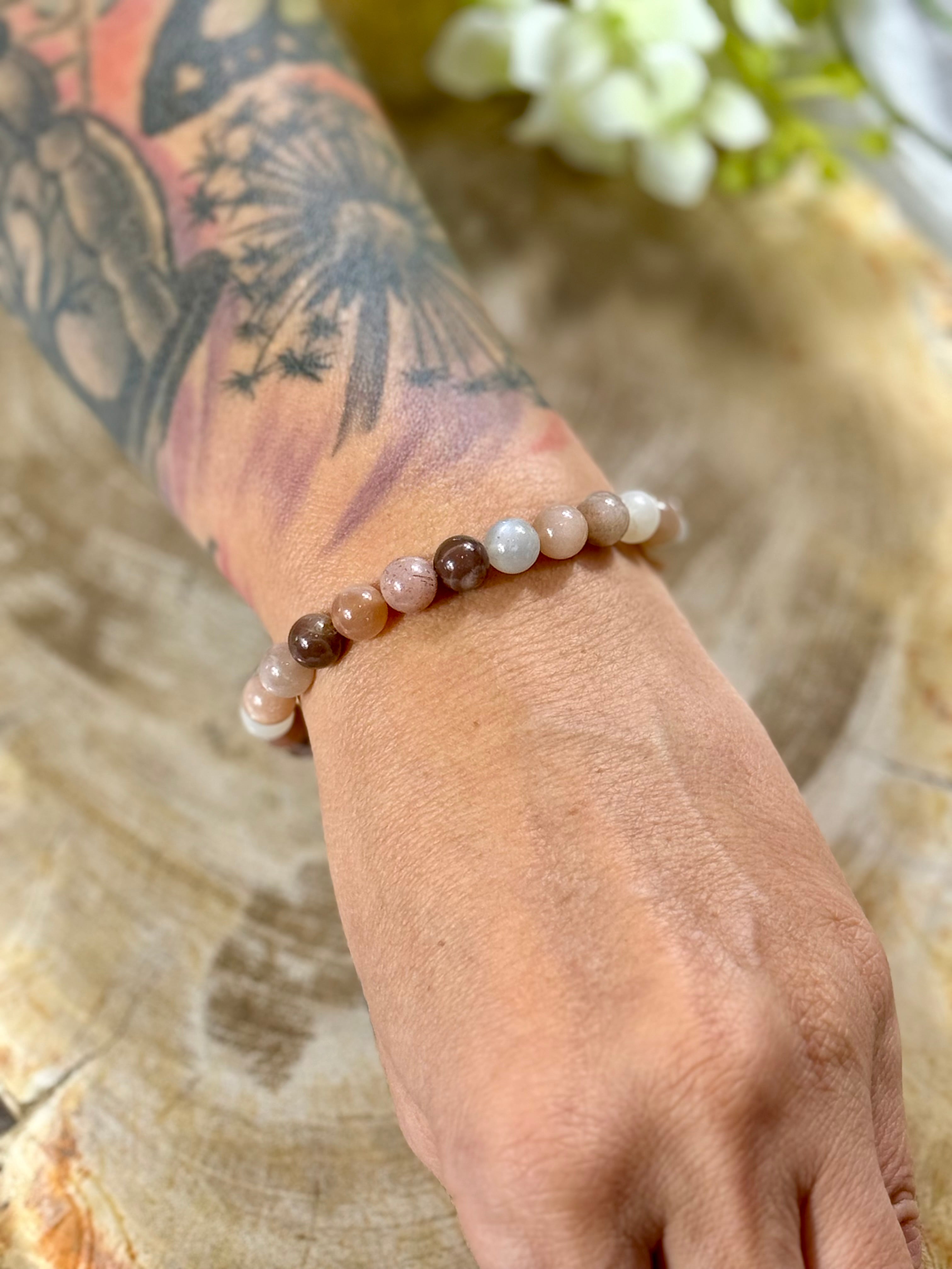 Mondstein braun | Armband (rund) 8mm mit hellen Steinen