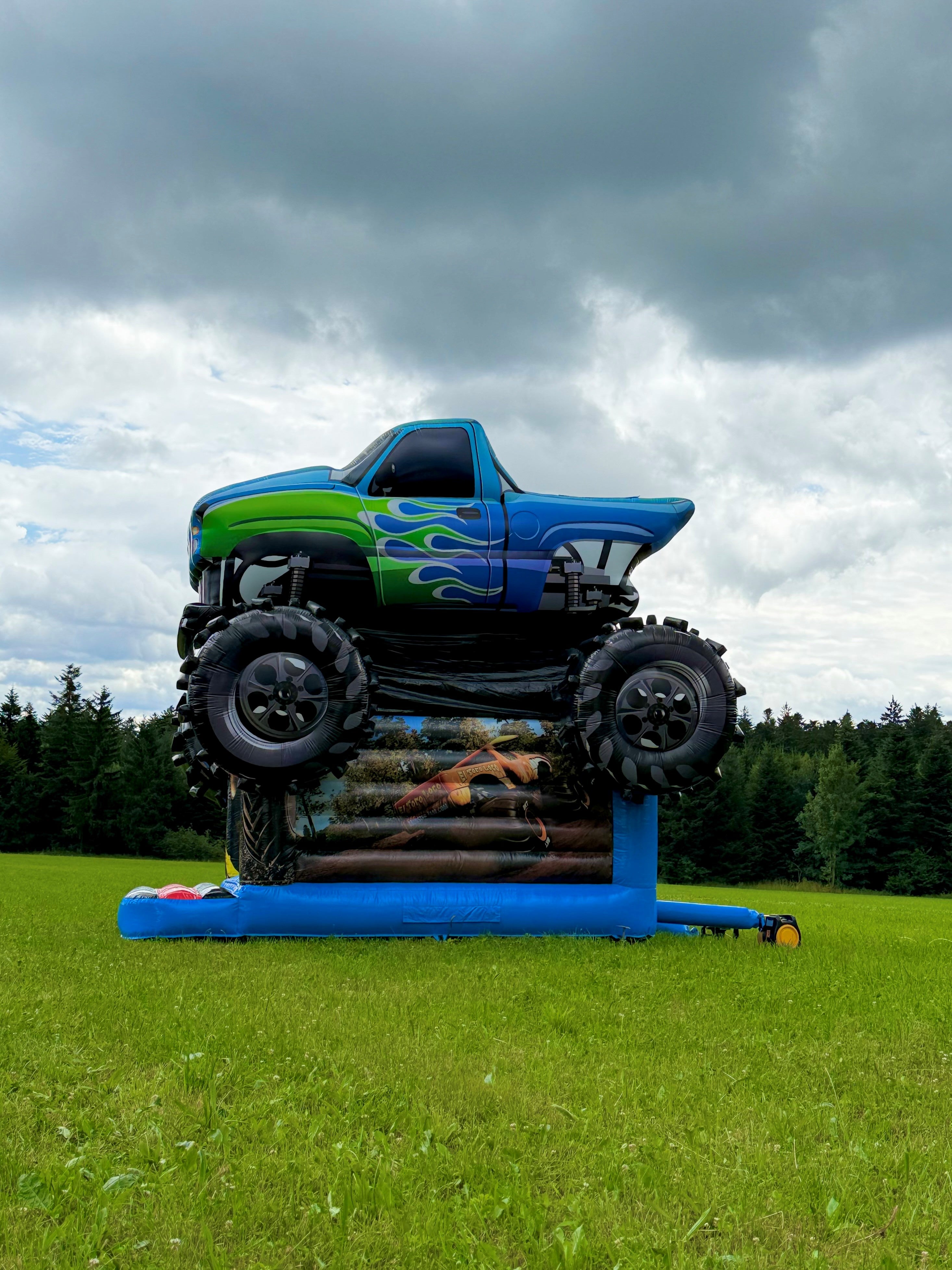 Hüpfburg - XXL Schwarzwälder Monstertruck