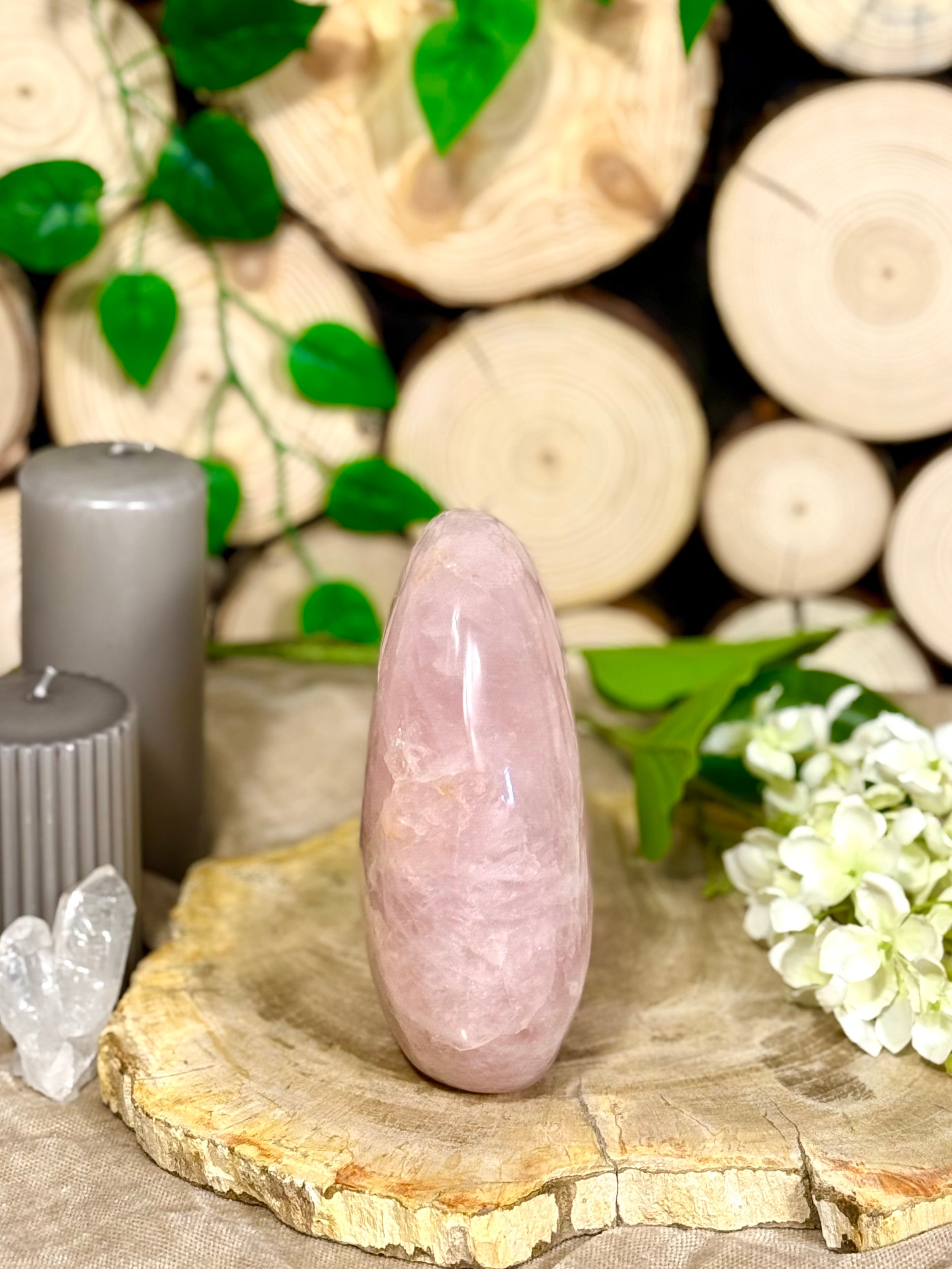 Fundstück Nr. 136 | Rosenquarz - Sanfte Stärke in ovaler Form.