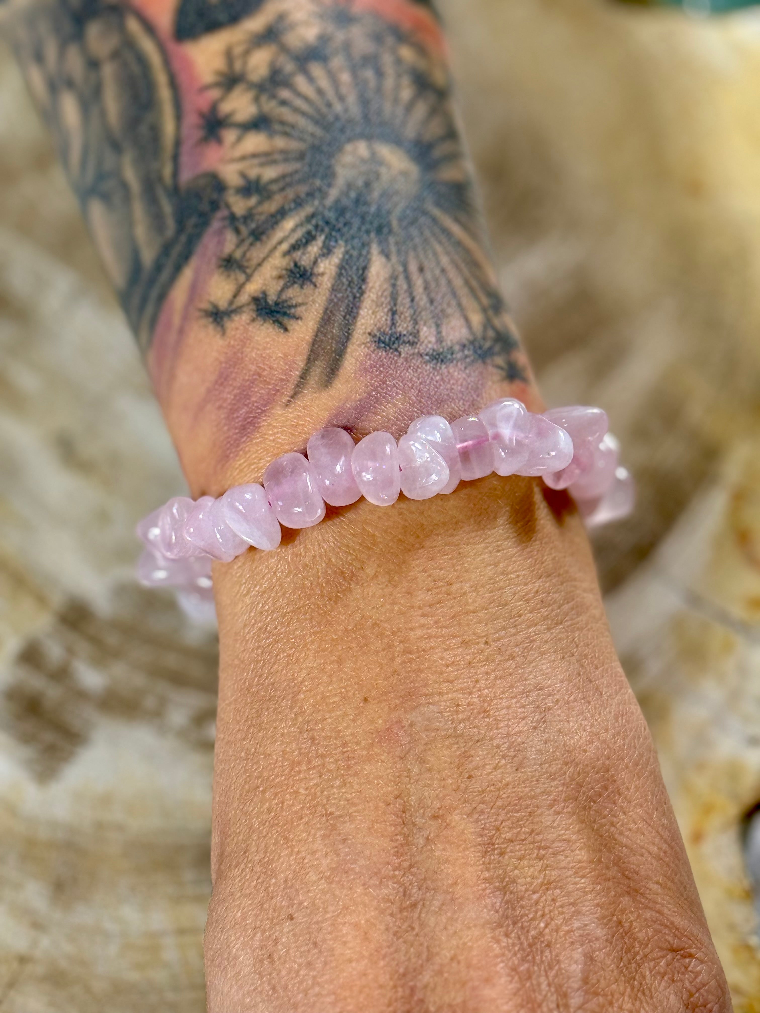 Rosenquarz | Armband (Freiform) mit kleinen Steinen