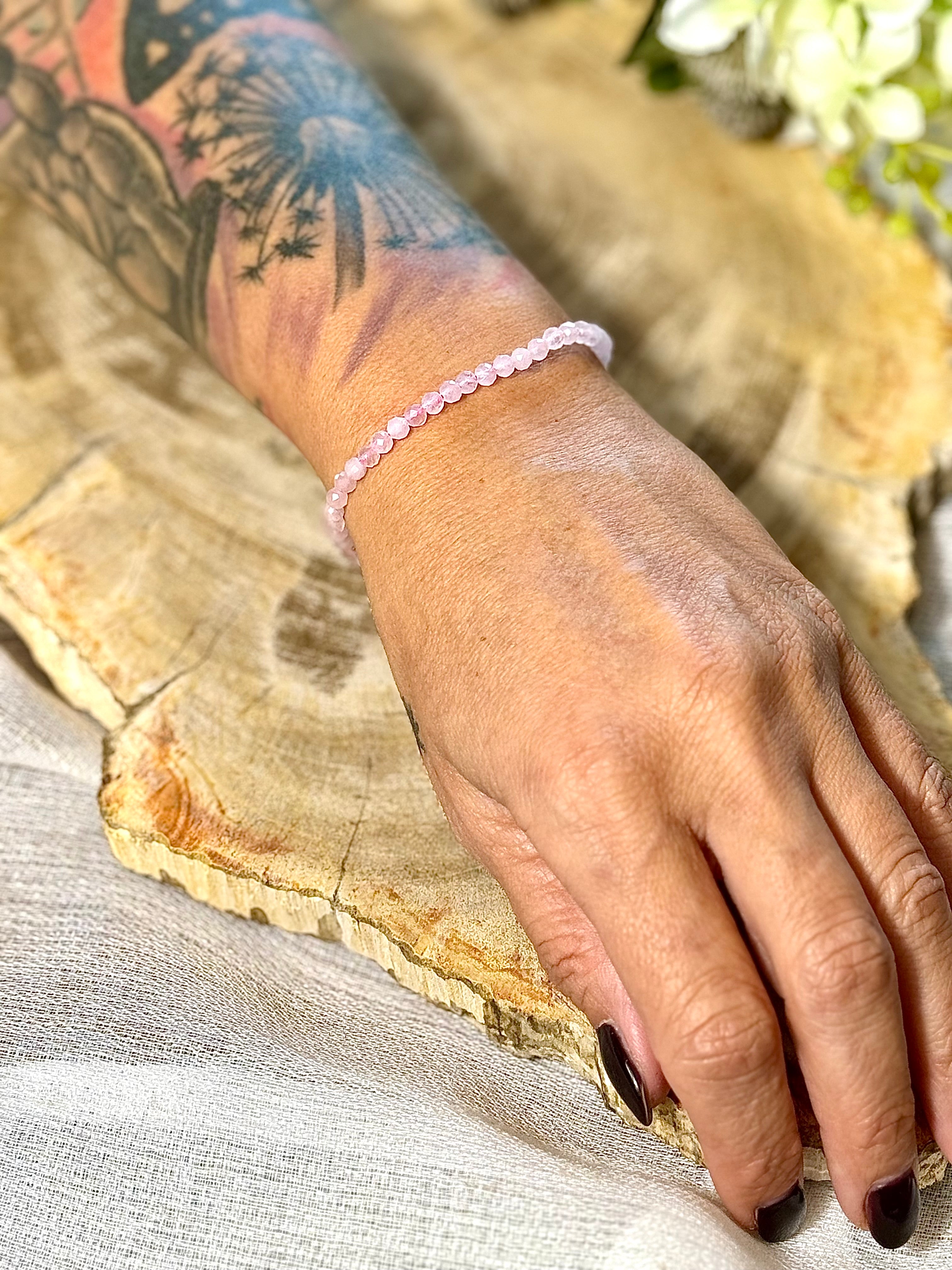 Rosenquarz | Armband (facettiert) mit kleinen Steinen (3mm)