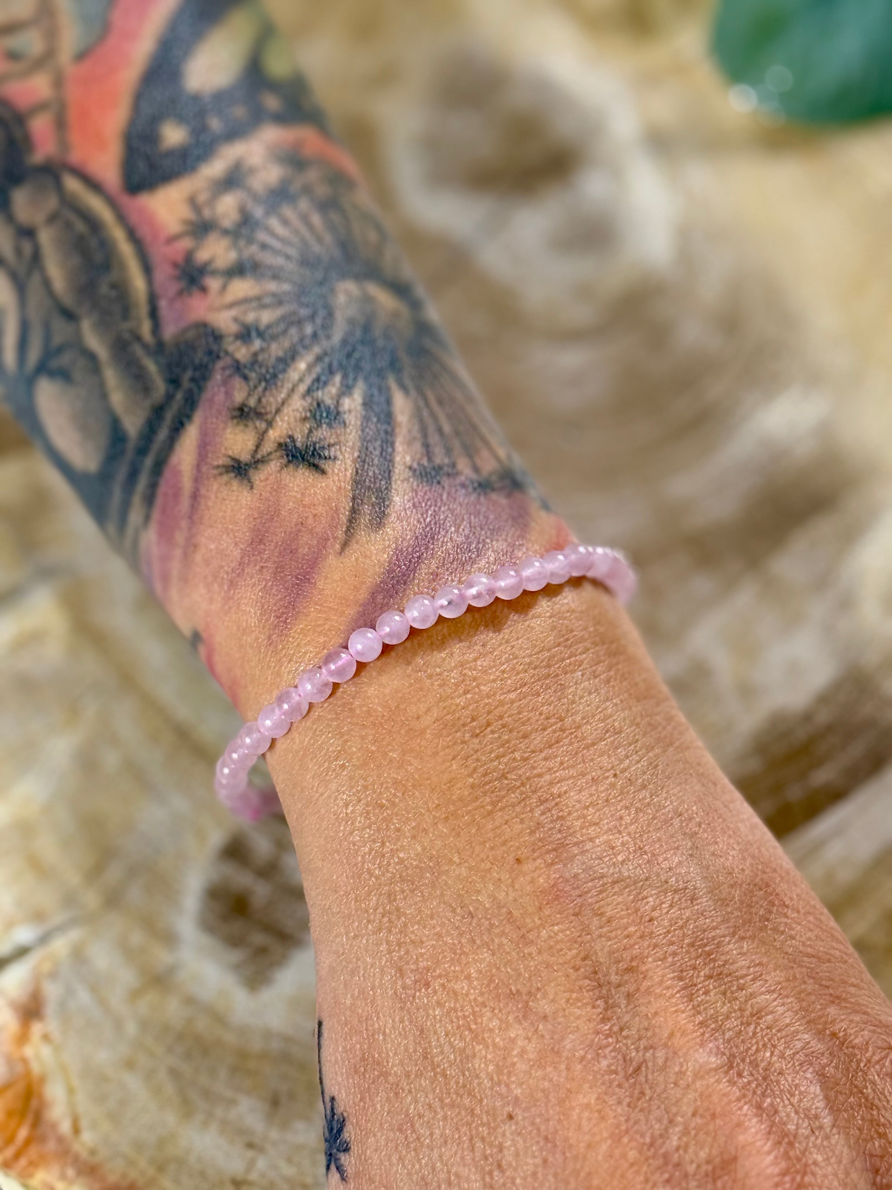Rosenquarz | Armband (rund) mit kleinen Steinen (3mm)