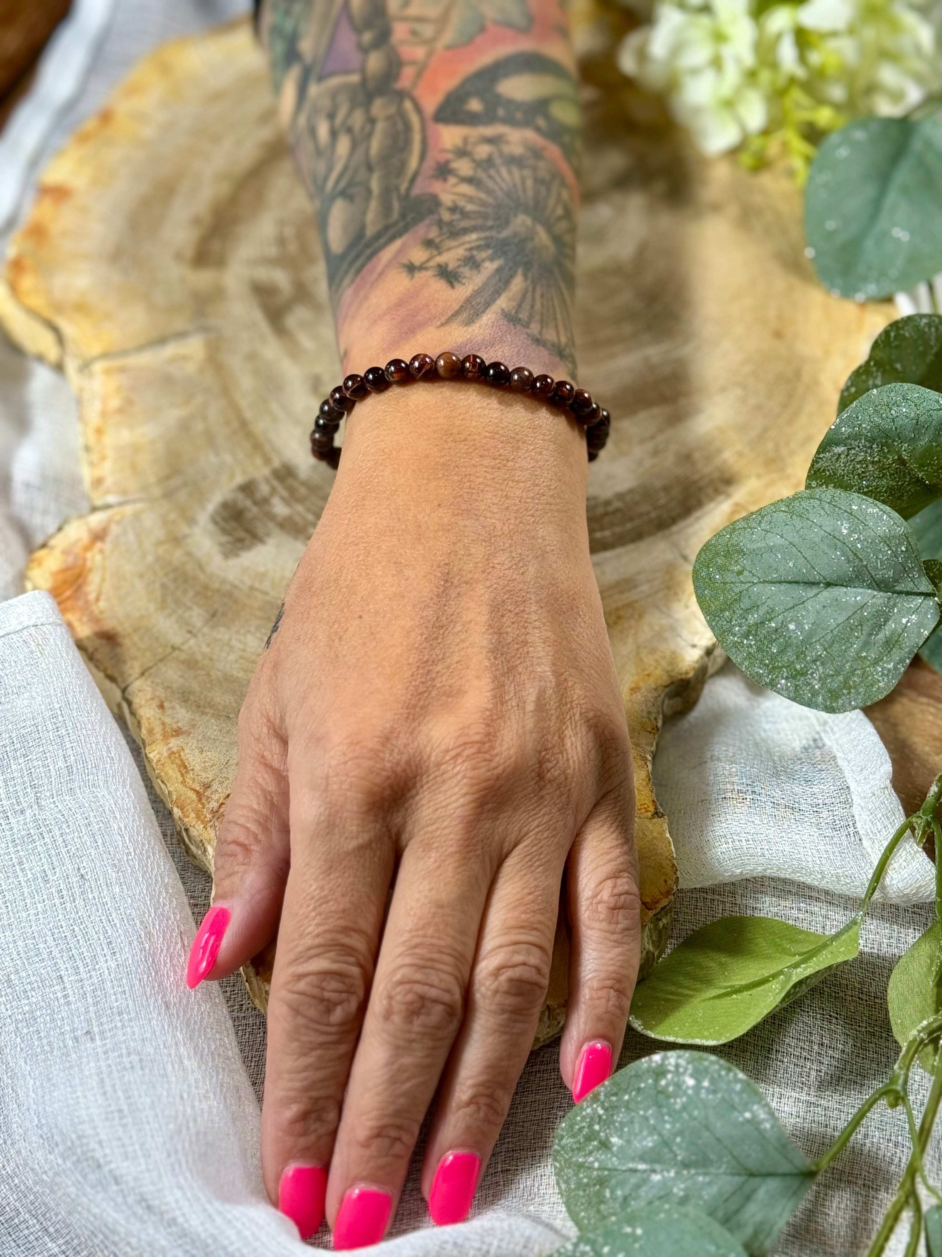 Rotes Tigerauge | Armband (rund) mit kleinen Steinen (6mm)