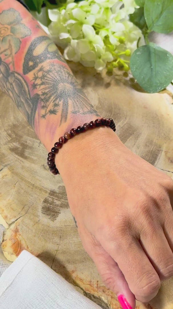 Rotes Tigerauge | Armband (rund) mit kleinen Steinen (6mm)