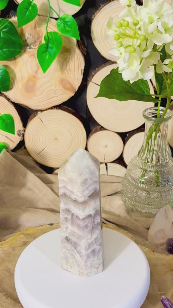 Fundstück Nr. 14 | Chevron-Amethyst Freiform - gezeichnet vom Leben, bereit für deins.