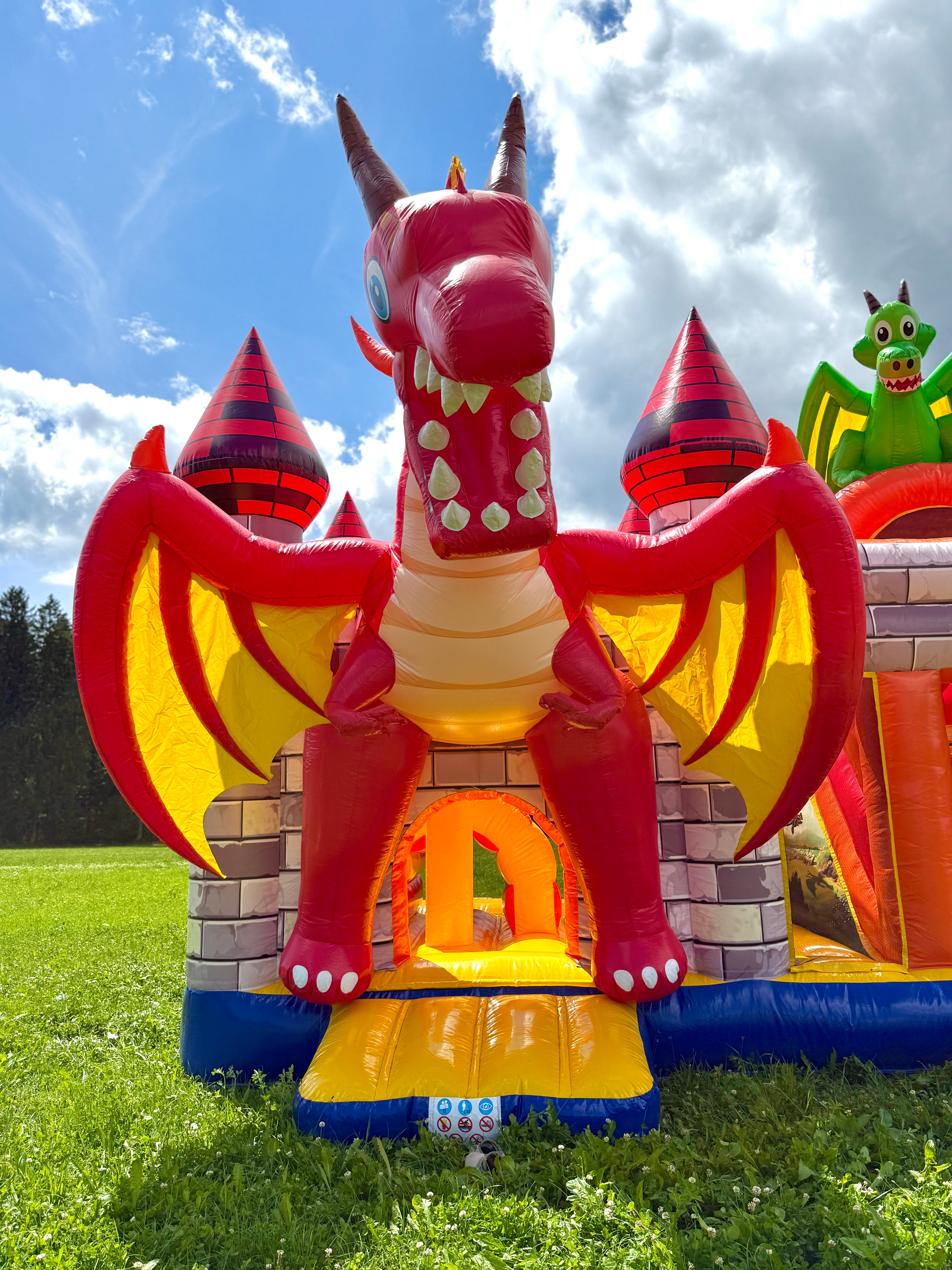 Hüpfburg - Schwarzwälder Drachenburg