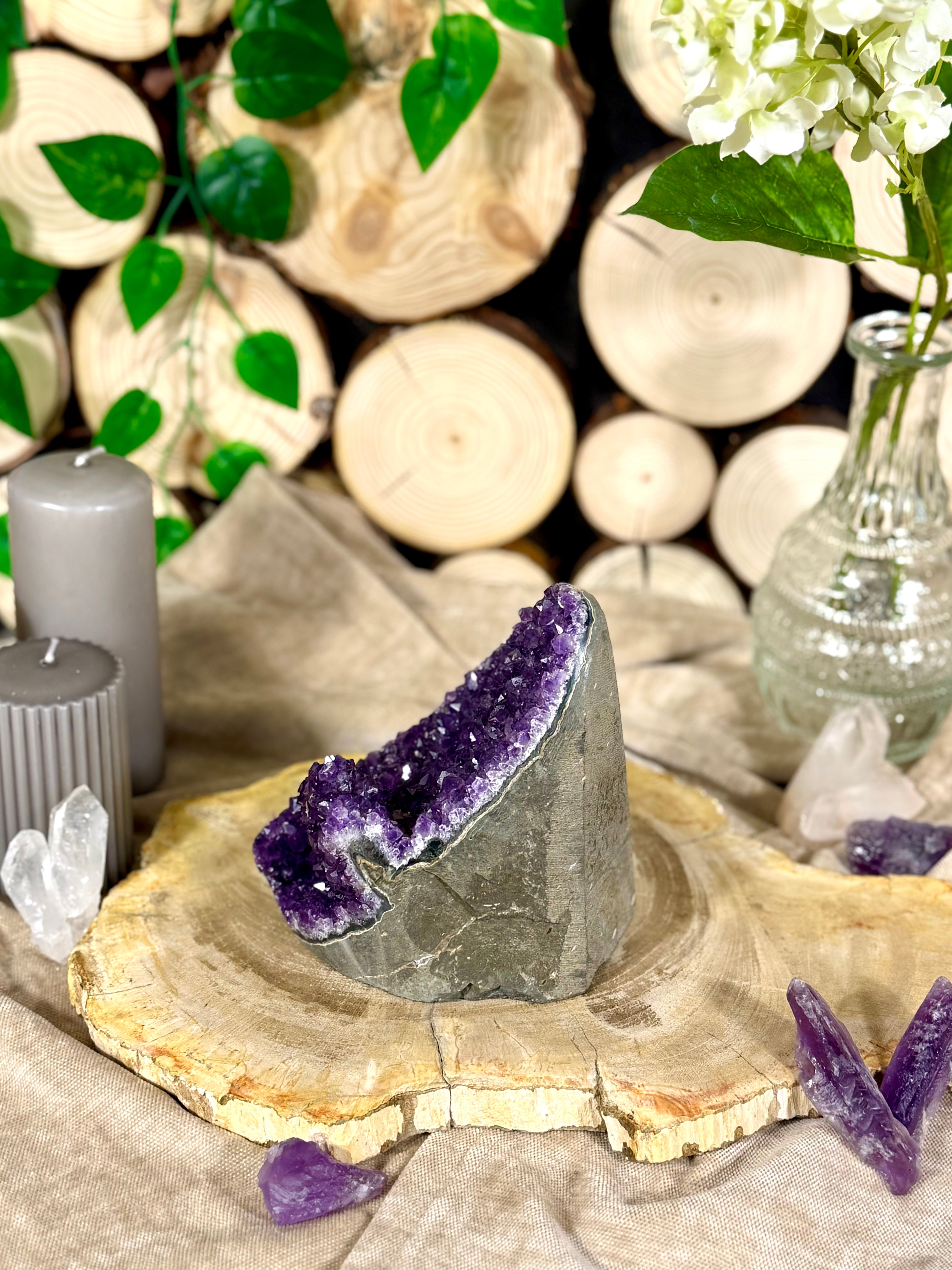 Fundstück Nr. 62 | Amethyst Geode mit Auswuchs