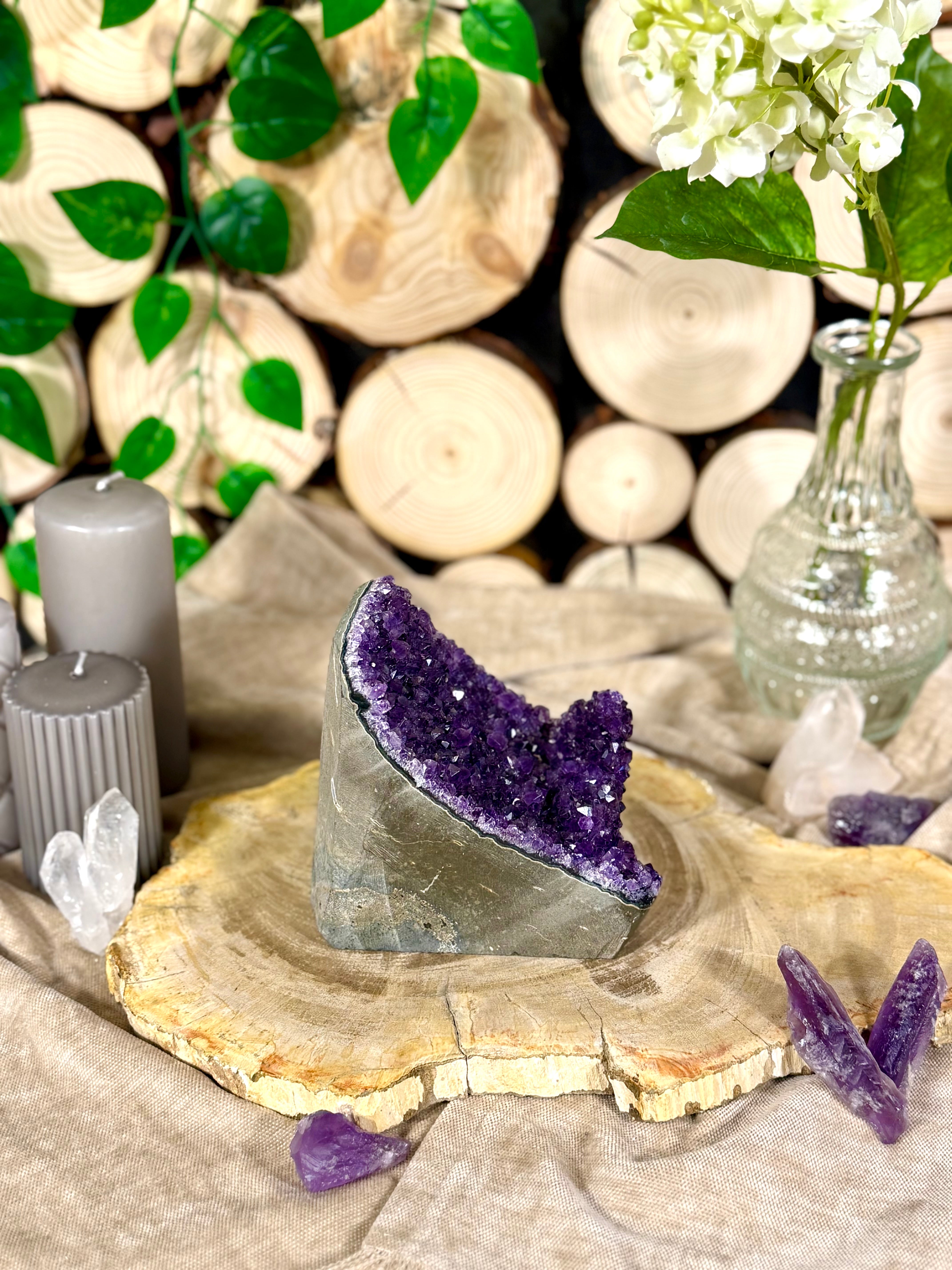 Fundstück Nr. 62 | Amethyst Geode mit Auswuchs