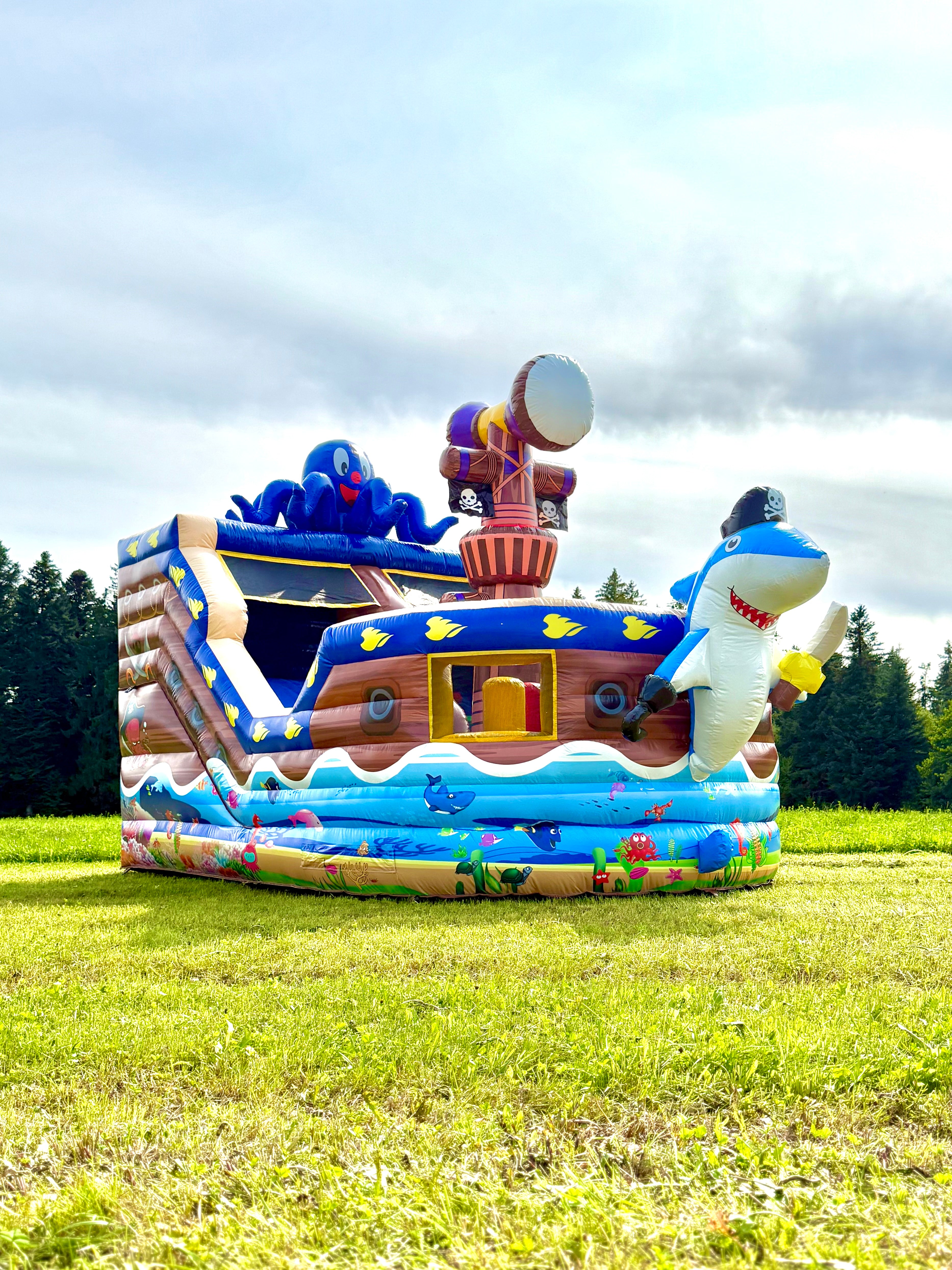 Hüpfburg - XXL Schwarzwälder Piratenschiff