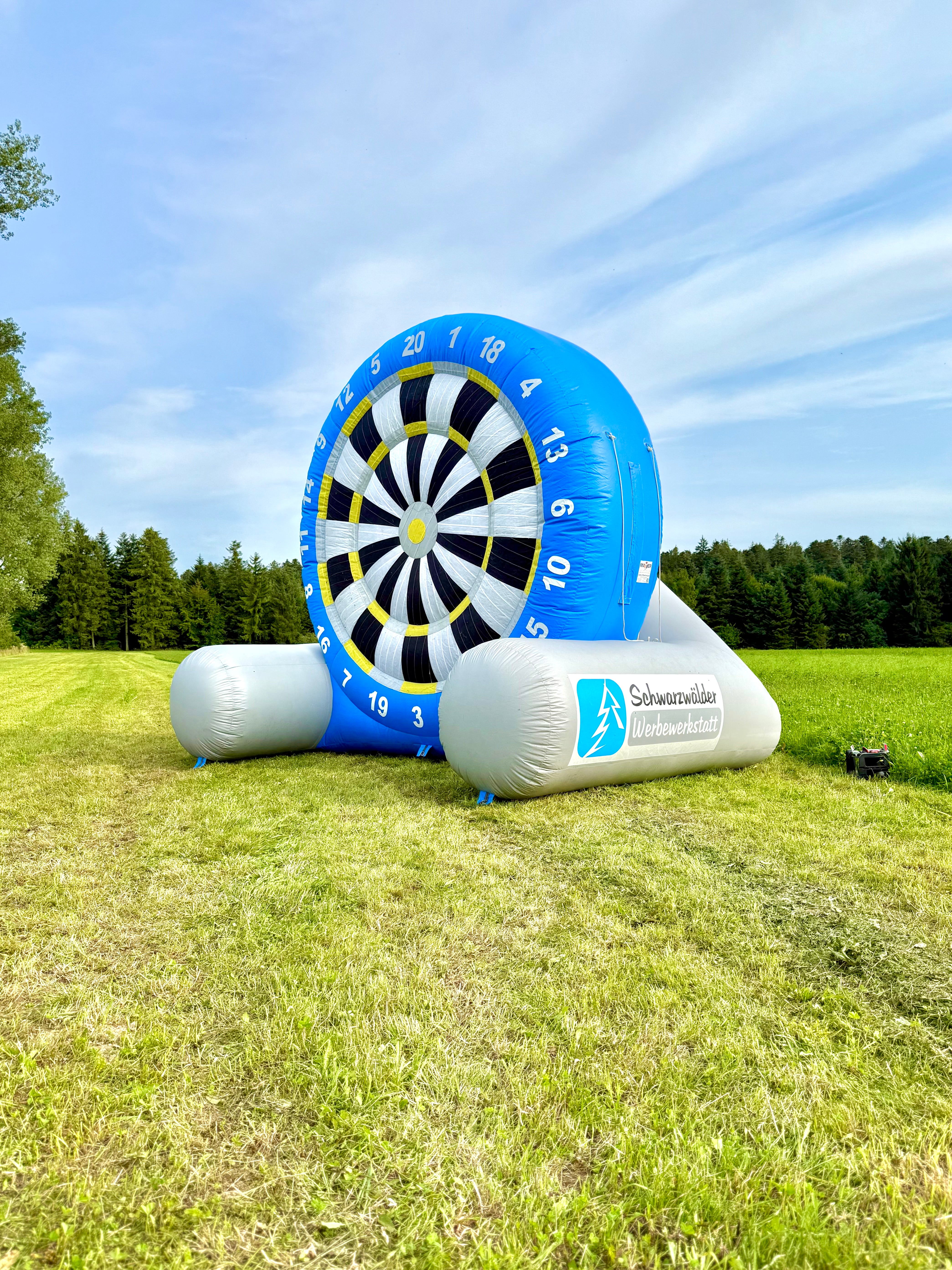 Eventspielzeug - Schwarzwälder Fußballdartscheibe