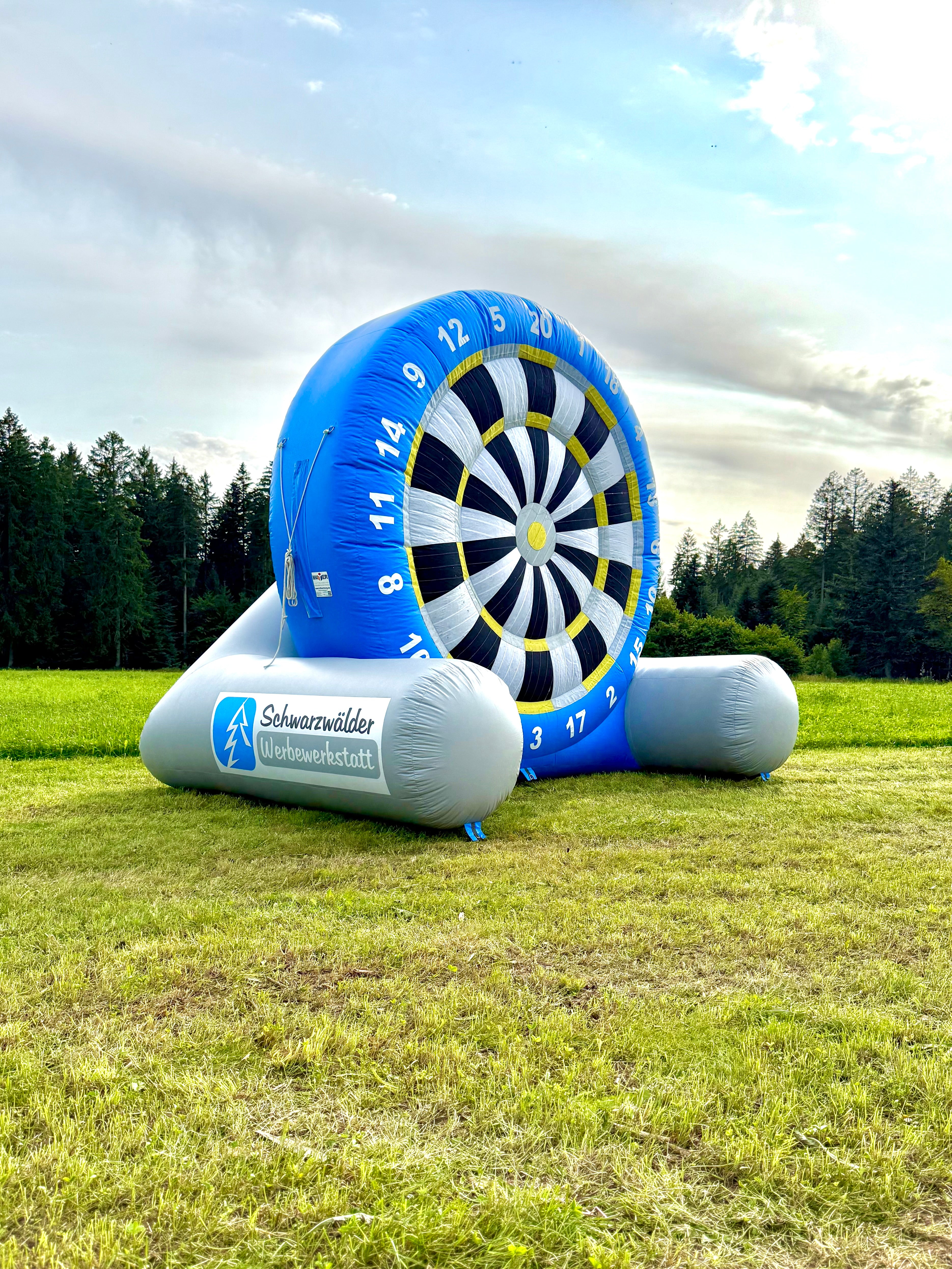 Eventspielzeug - Schwarzwälder Fußballdartscheibe