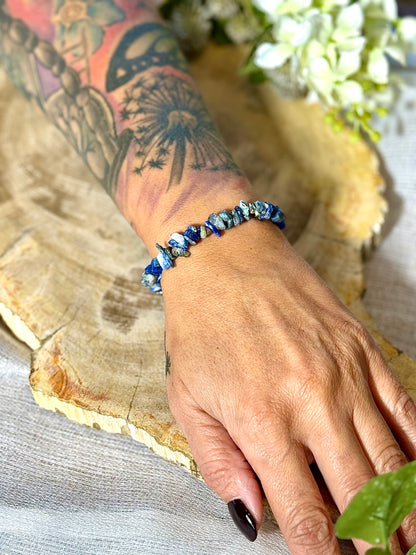 Lapislazuli | Armband (Splitter) mit hellen Steinen