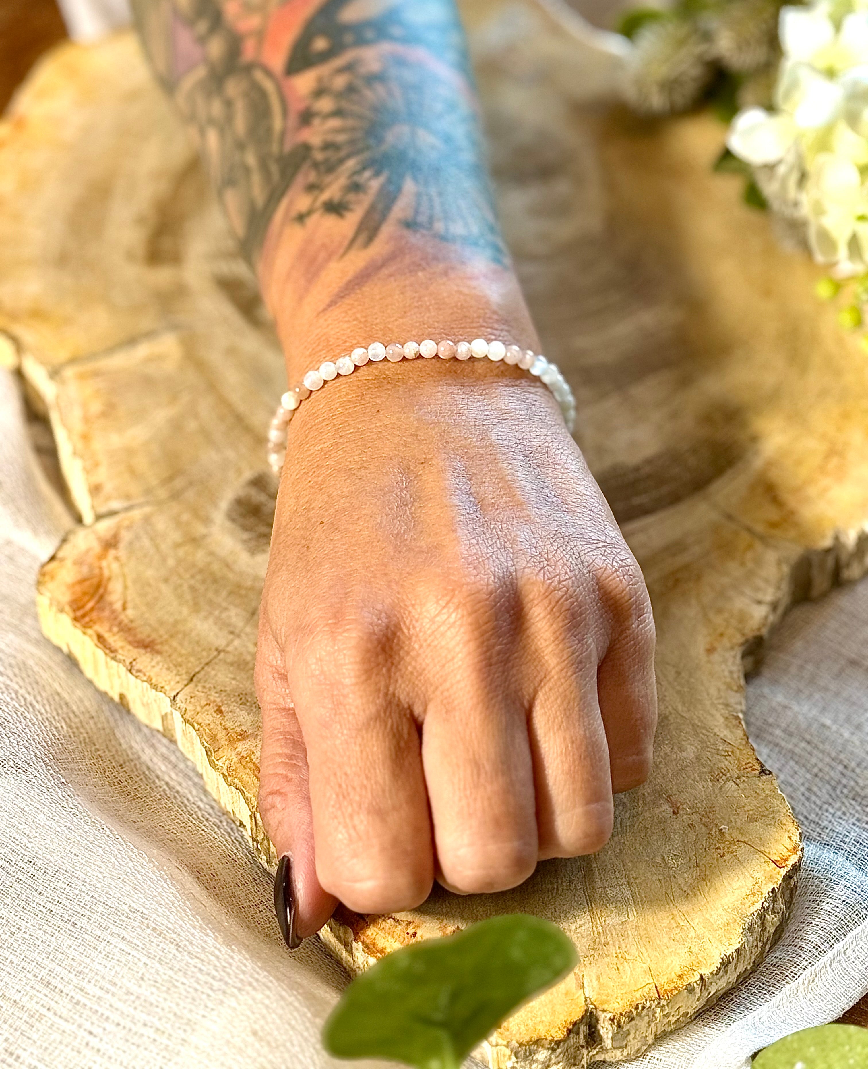 Mondstein | Armband (rund) mit hellen Steinen (2mm)