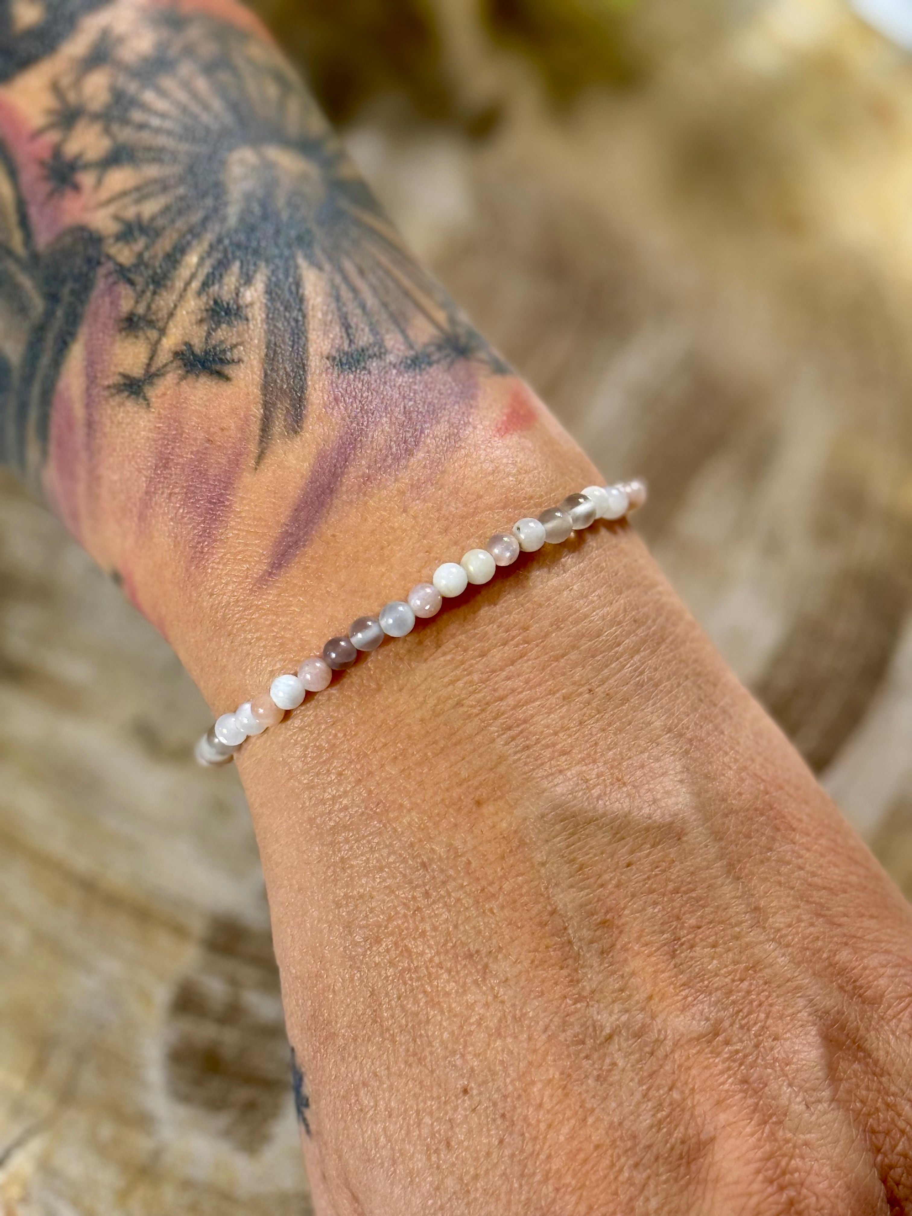Mondstein | Armband (rund) mit hellen Steinen (6mm)