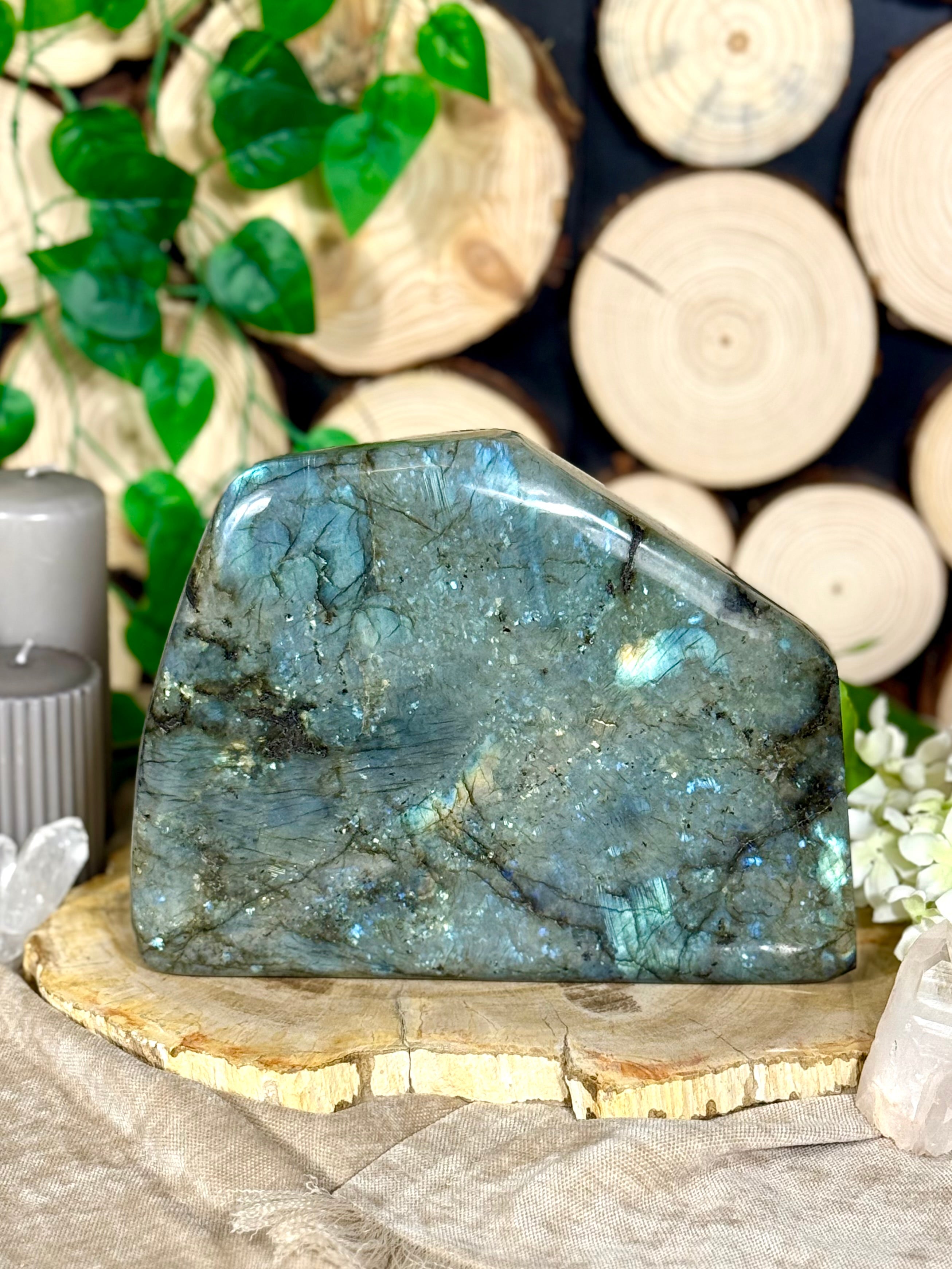 Fundstück Nr. 129 | Labradorit - Der Stein den Zauberer wählen würden.