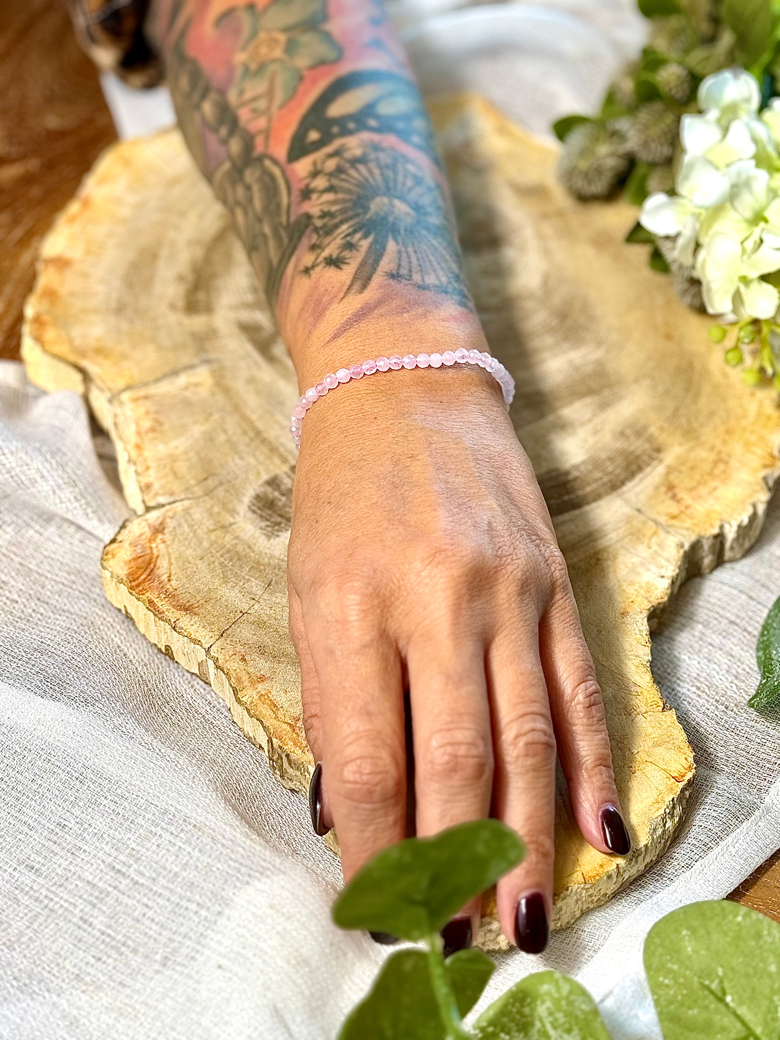 Rosenquarz | Armband (facettiert) mit kleinen Steinen (3mm)