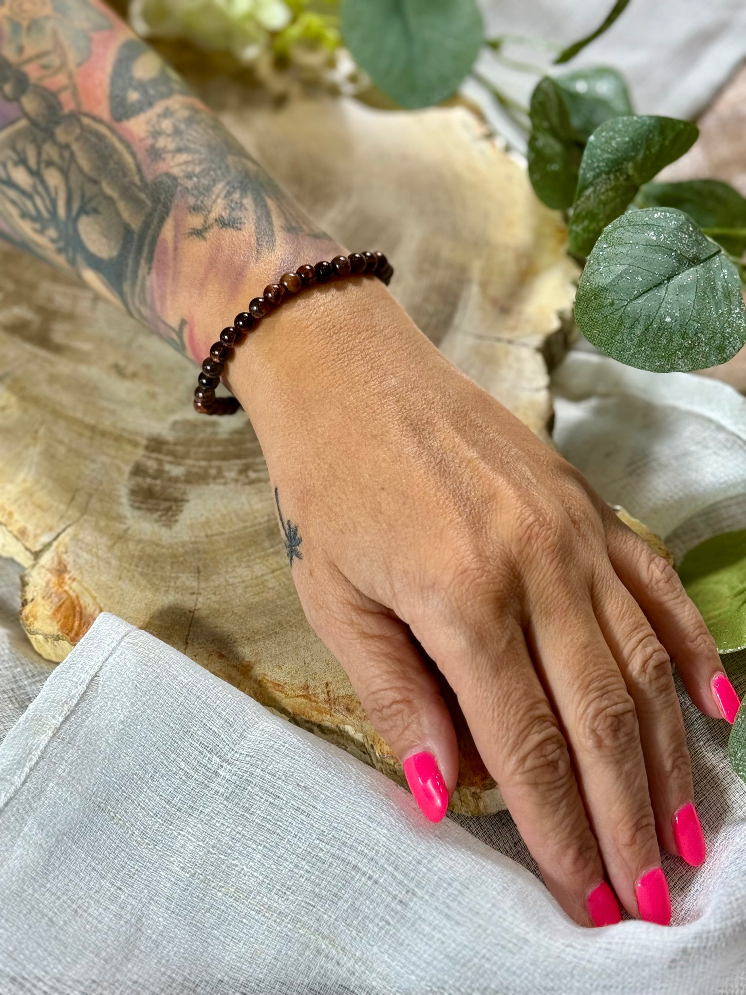 Rotes Tigerauge | Armband (rund) mit kleinen Steinen (6mm)