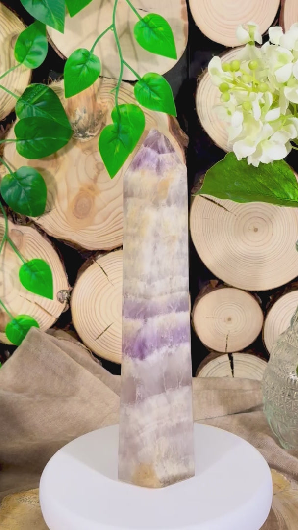 Fundstück Nr. 4 |  Chevron-Amethyst Freiform - aufrecht, echt, mit Spuren aus der Tiefe