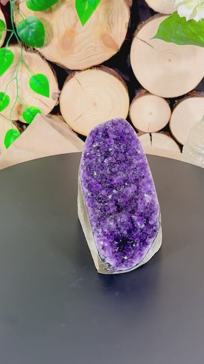 Fundstück Nr. 62 | Amethyst Geode mit Auswuchs